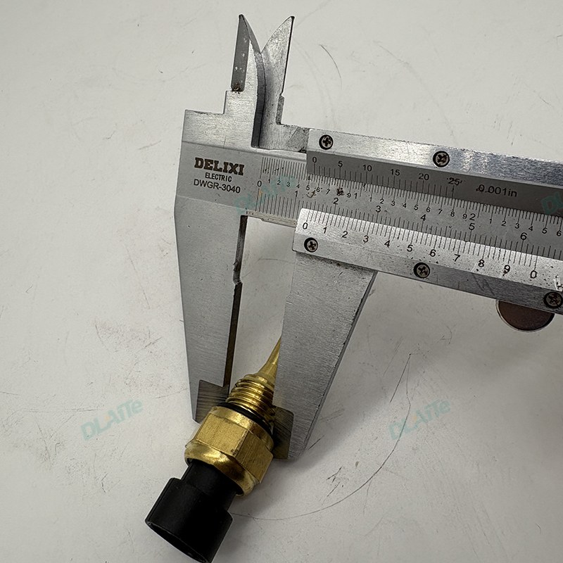 Komatsu PC200-8 柳工922D 柳工922E 4954905F PC200-8 Water Temperature Sensor 4954905F